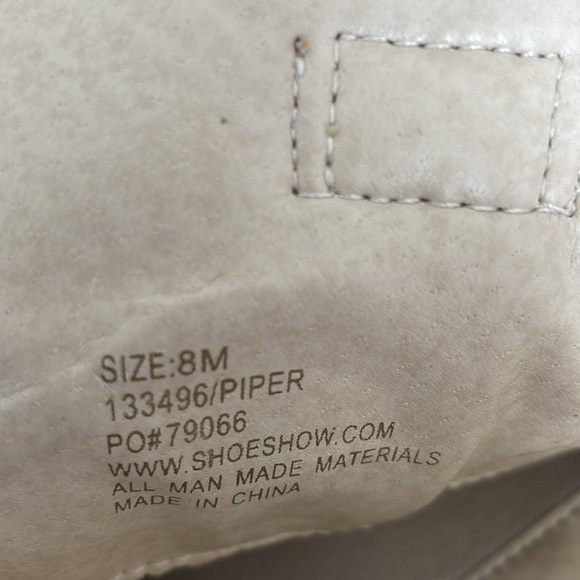 COPY - Size 8M Hot Tomato Boots like new, worn once, not in original box - Picture 5 of 5